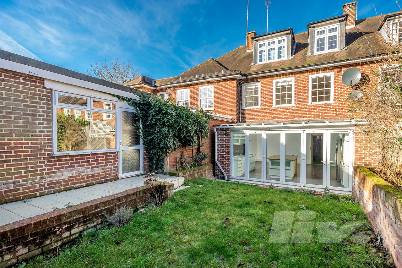 4 Bedroom House to rent in Hampstead, London, NW3