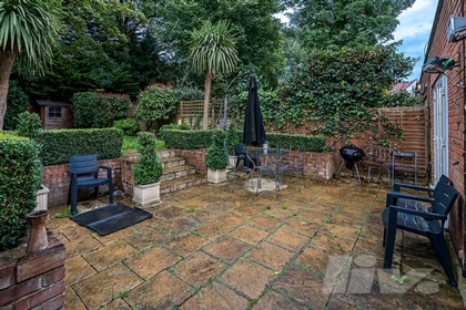 4 Bedroom House to rent in West Heath Road, Hampstead, London, NW3