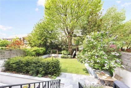 3 Bedroom Apartment to rent in St James' Gardens, Holland Park, London, W11