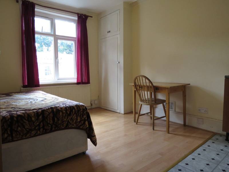 Bedsit to rent in , London, W14