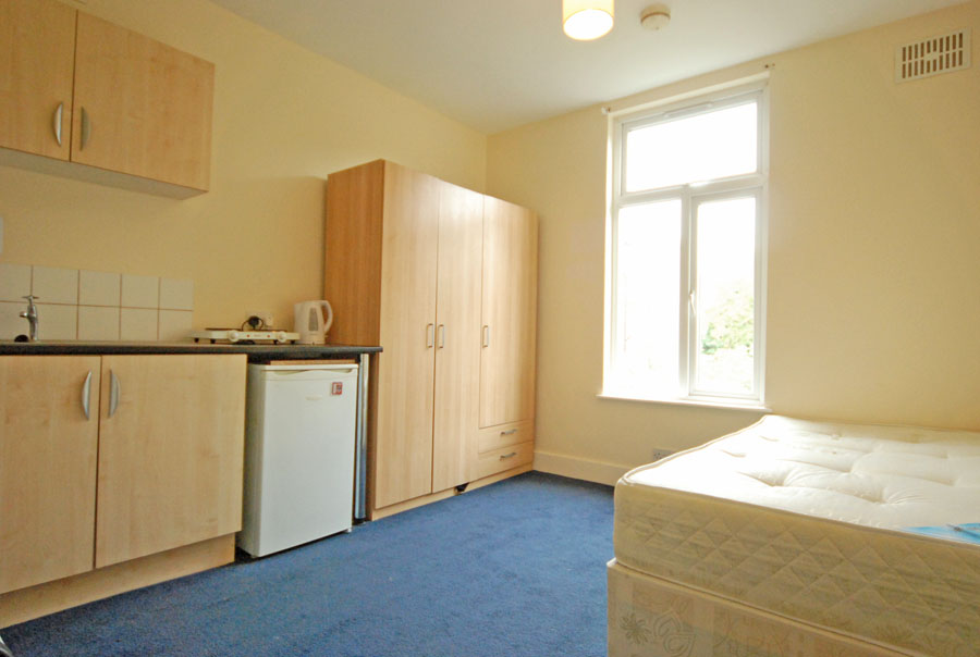 Bedsit to rent in , London, W12