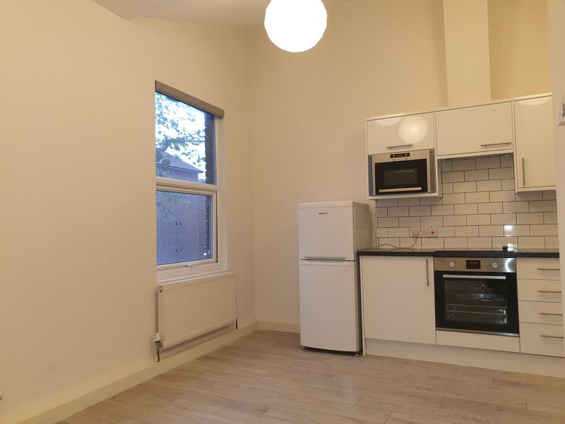 Flat to rent in , London, W12