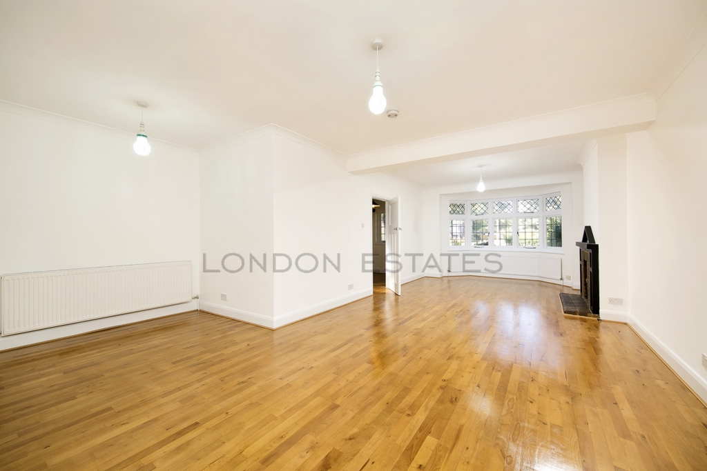 3 Bedroom House to rent in Acton, London, W3
