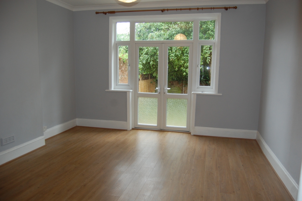 2 Bedroom Flat to rent in Willesden Green, NW2