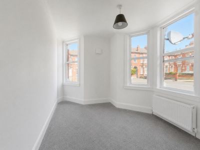 2 Bedroom Flat to rent in Mora Road, Cricklewood, London, NW2
