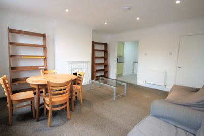 3 Bedroom Flat to rent in High Road, Willesden, London, NW10