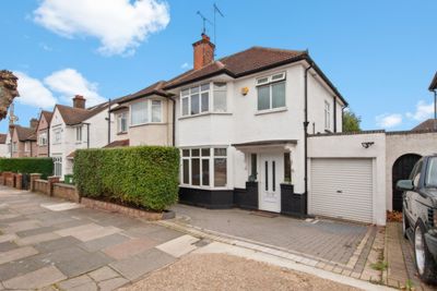 4 Bedroom Semi Detached to rent in Dollis Hill Avenue, Dollis Hill, London, NW2