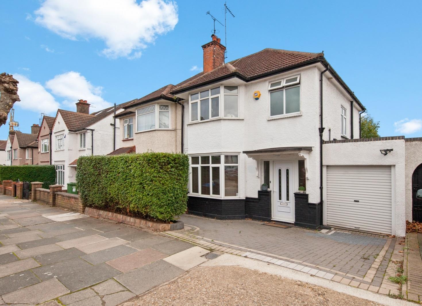4 Bedroom Semi Detached to rent in Dollis Hill, London, NW2