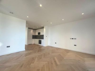3 Bedroom Apartment to rent in Oberman Road, Dollis Hill, London, NW10