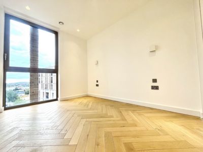 3 Bedroom Apartment to rent in Oberman Road, Dollis Hill, London, NW10