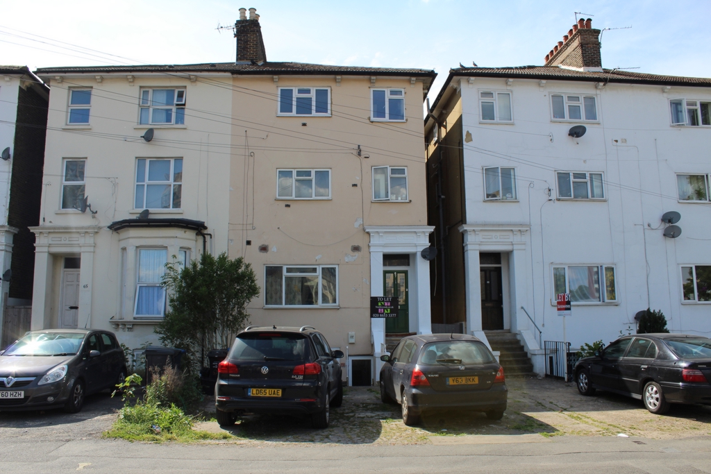 1 Bedroom Flat to rent in East Croydon, London, CR0