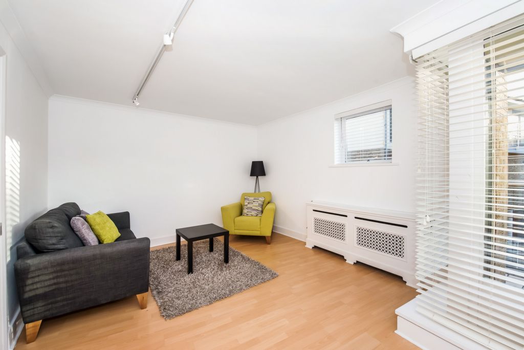 2 Bedroom Apartment to rent in , London, E1W