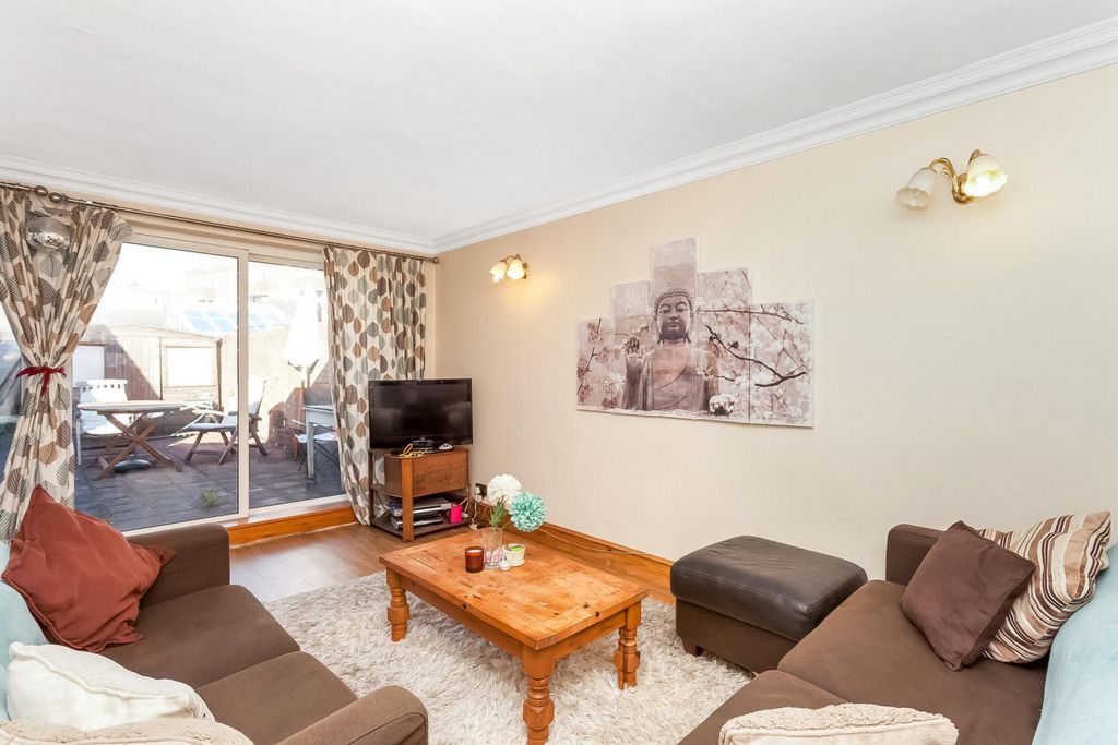 4 Bedroom Flat to rent in , London, E1