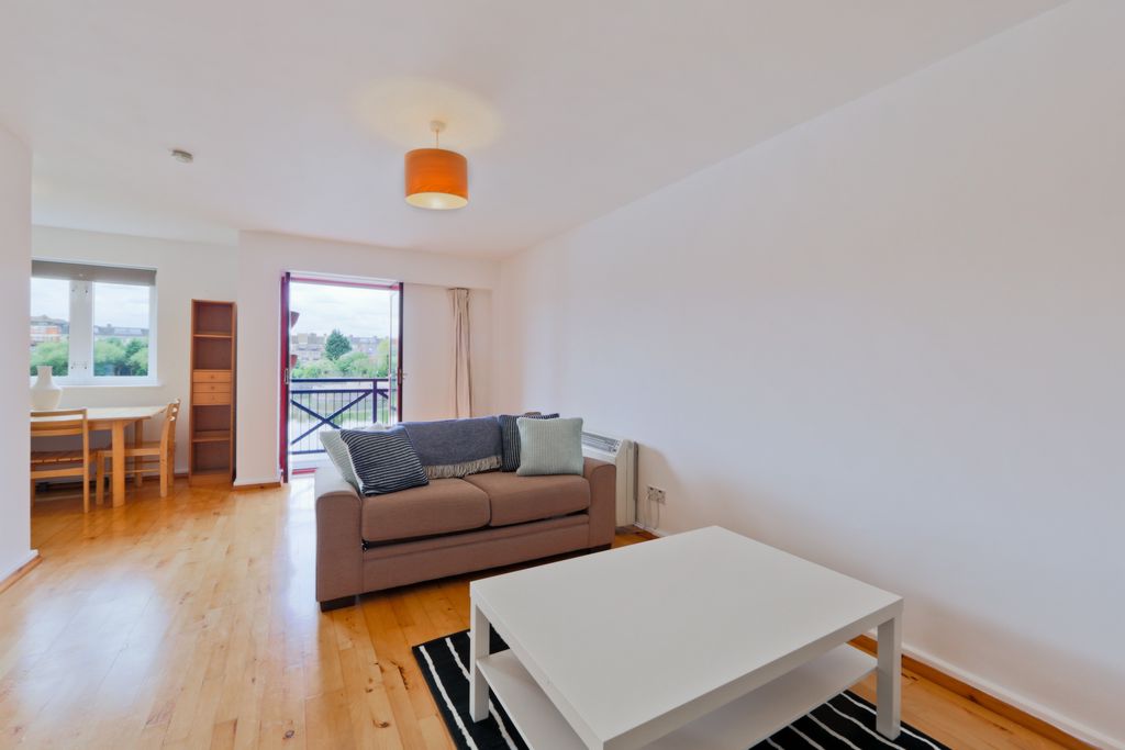 2 Bedroom Apartment to rent in Wapping, London, E1W