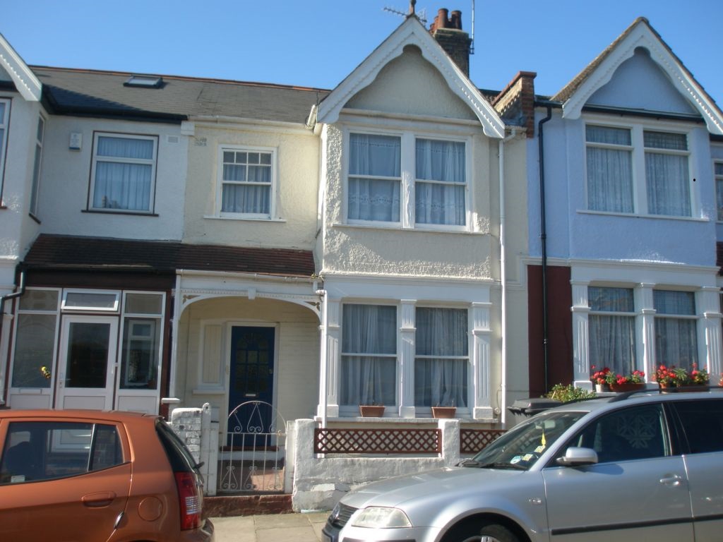 4 Bedroom House to rent in Hendon, London, NW4