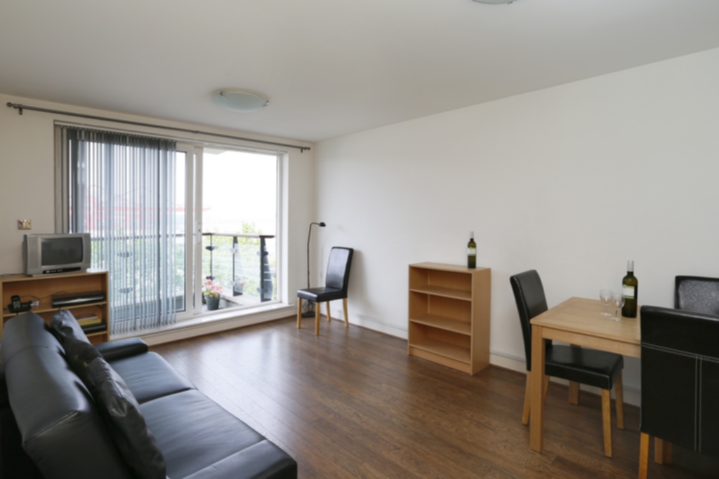 2 Bedroom Apartment to rent in Wandsworth, London, SW18
