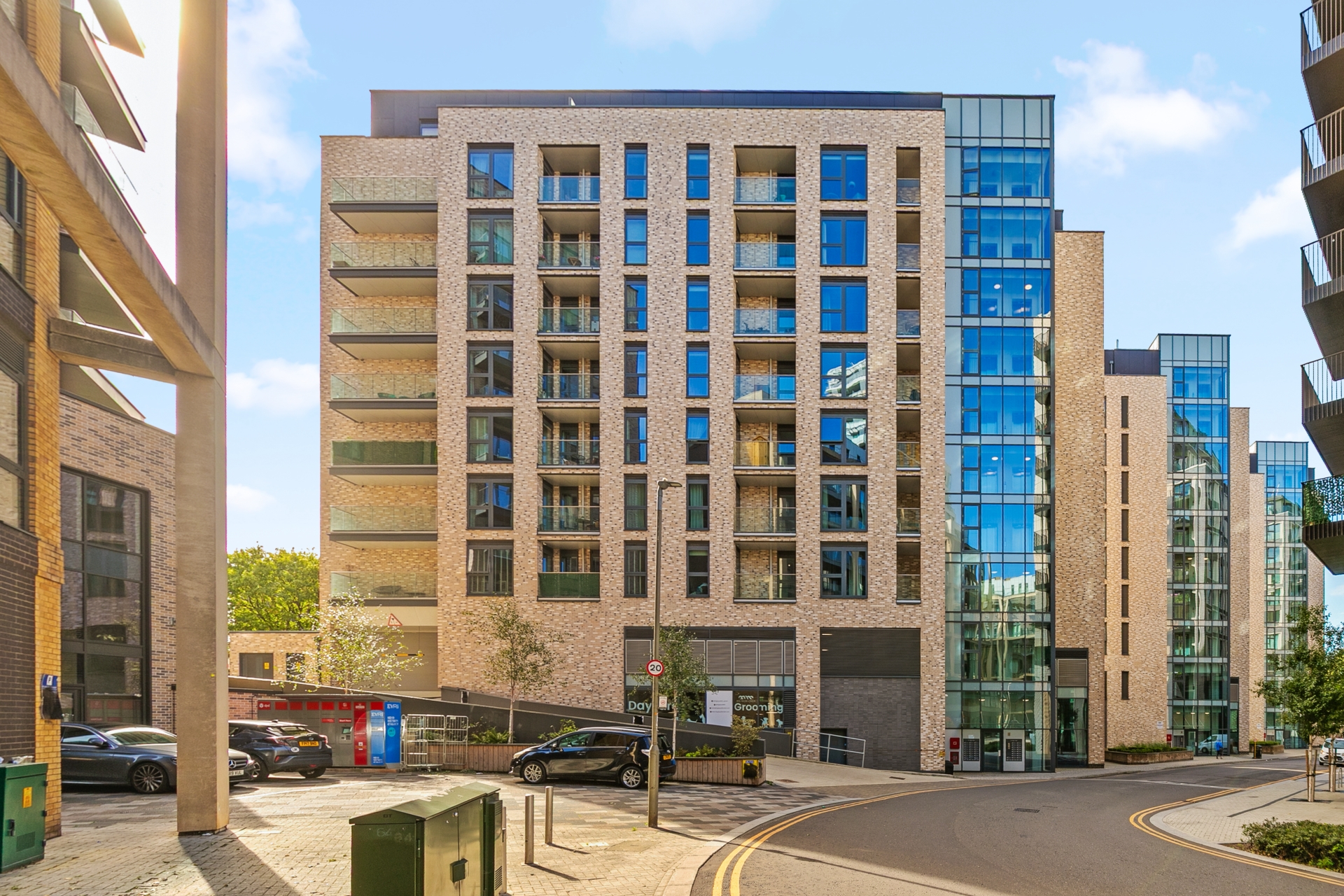 2 Bedroom Apartment to rent in Osiers Road, Wandsworth, London, SW18