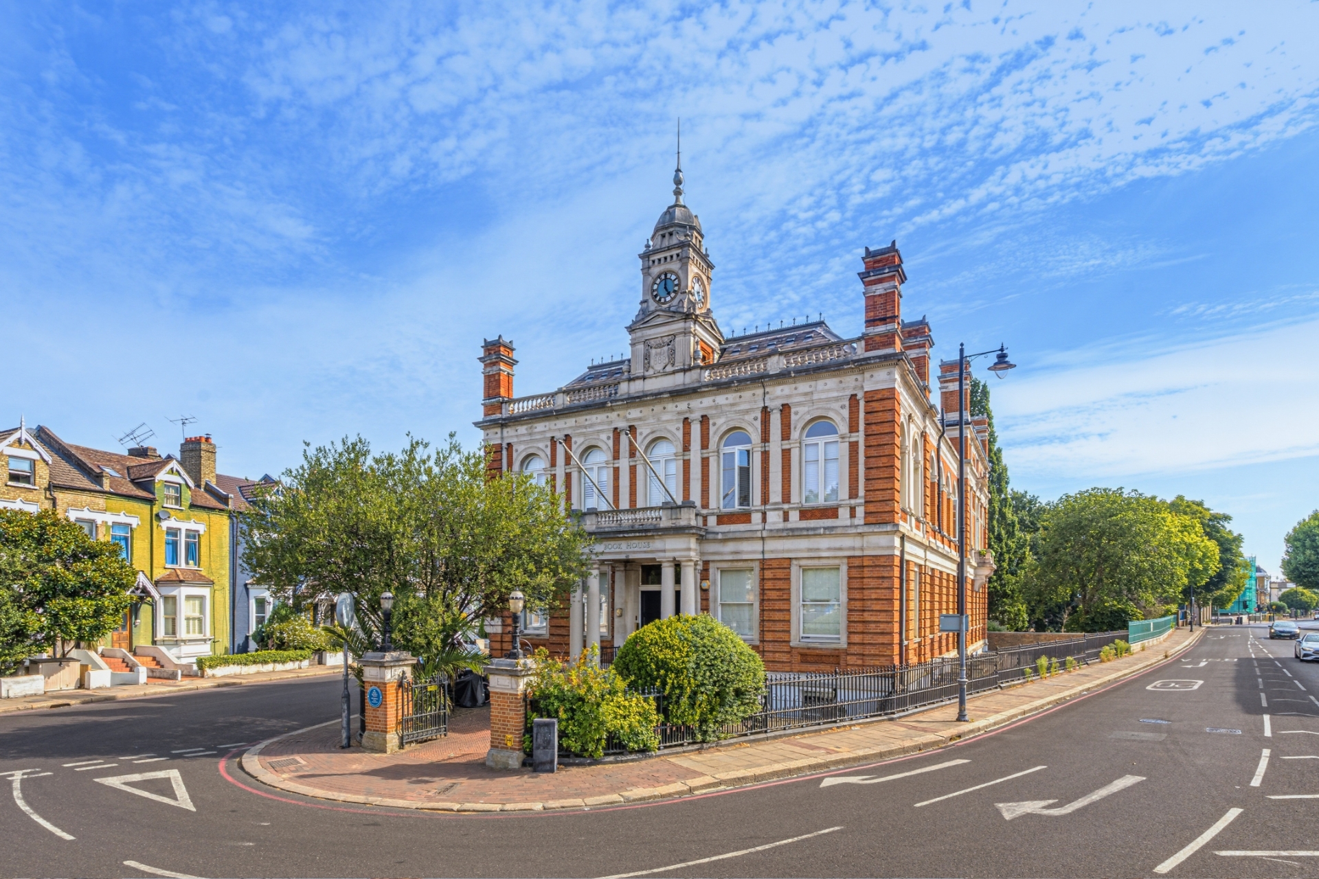 2 Bedroom Apartment to rent in East Hill, London, SW18