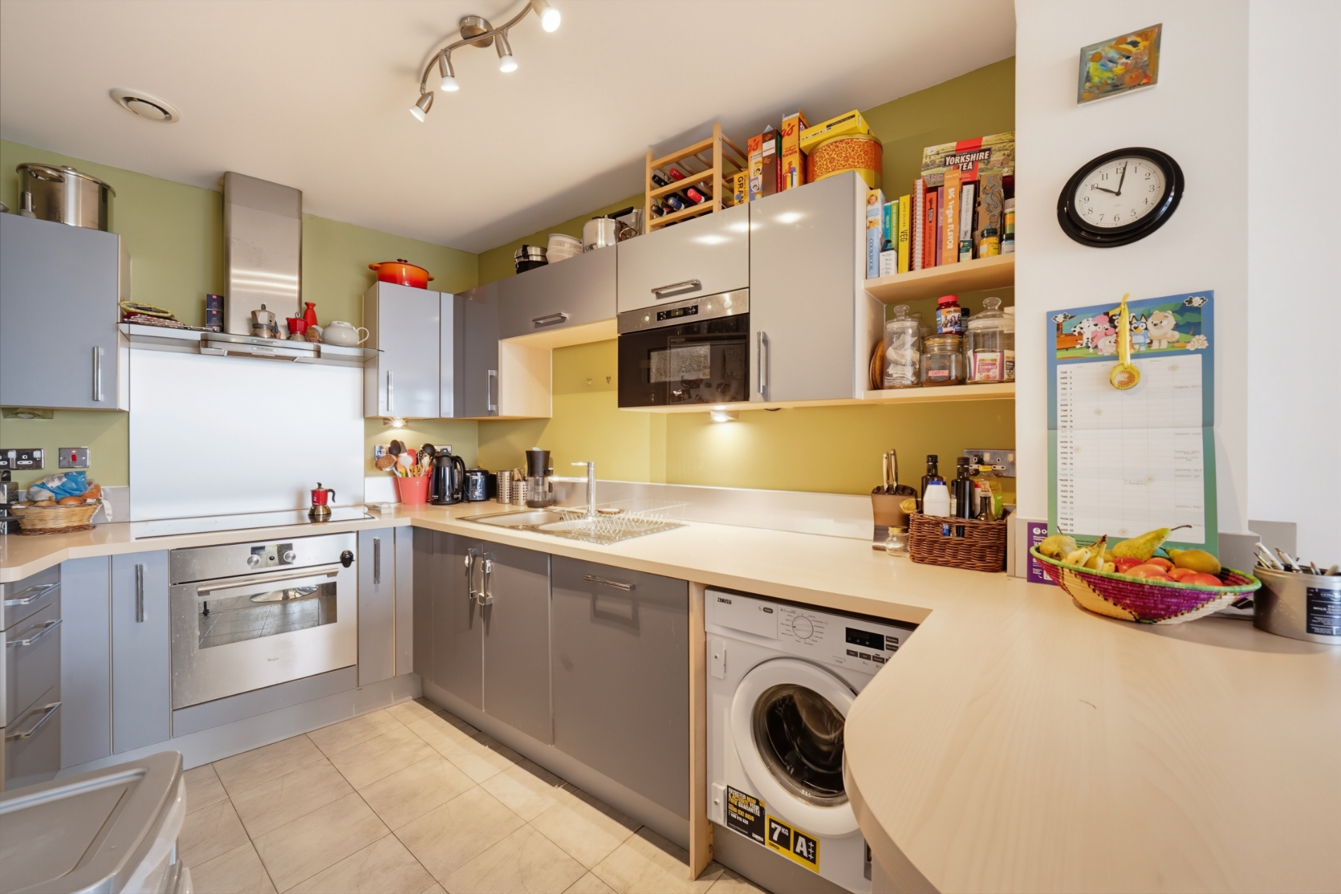 2 Bedroom Flat to rent in Mapleton Road, London, SW18