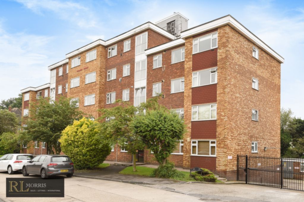 2 Bedroom Apartment to rent in Woodford Green, IG8