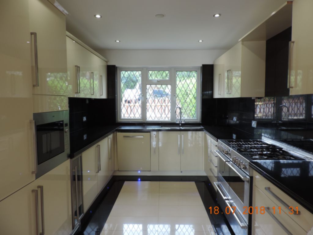 4 Bedroom House to rent in Loughton, IG10