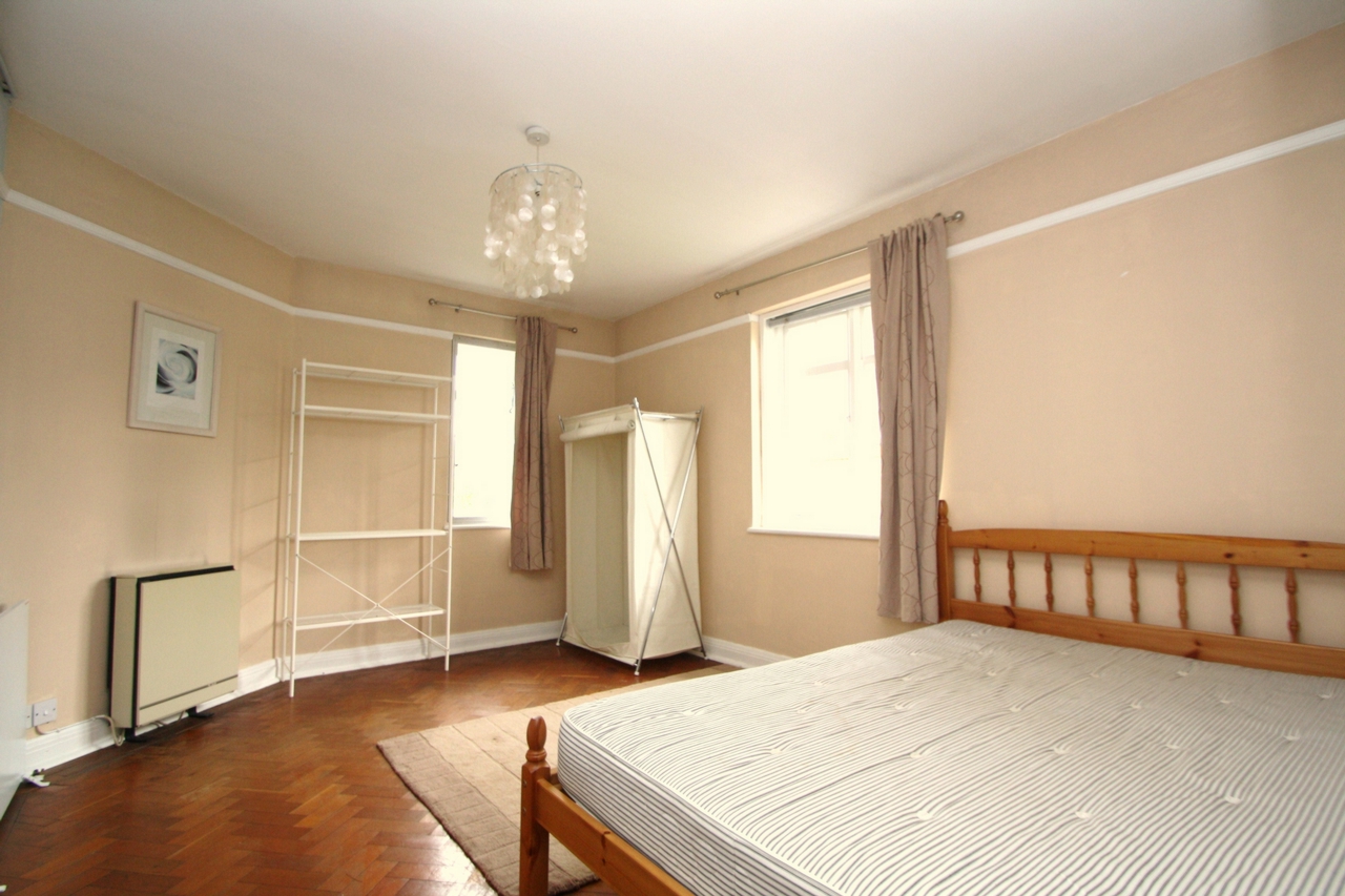 2 Bedroom Flat to rent in Hampstead Garden Suburb, London, N2