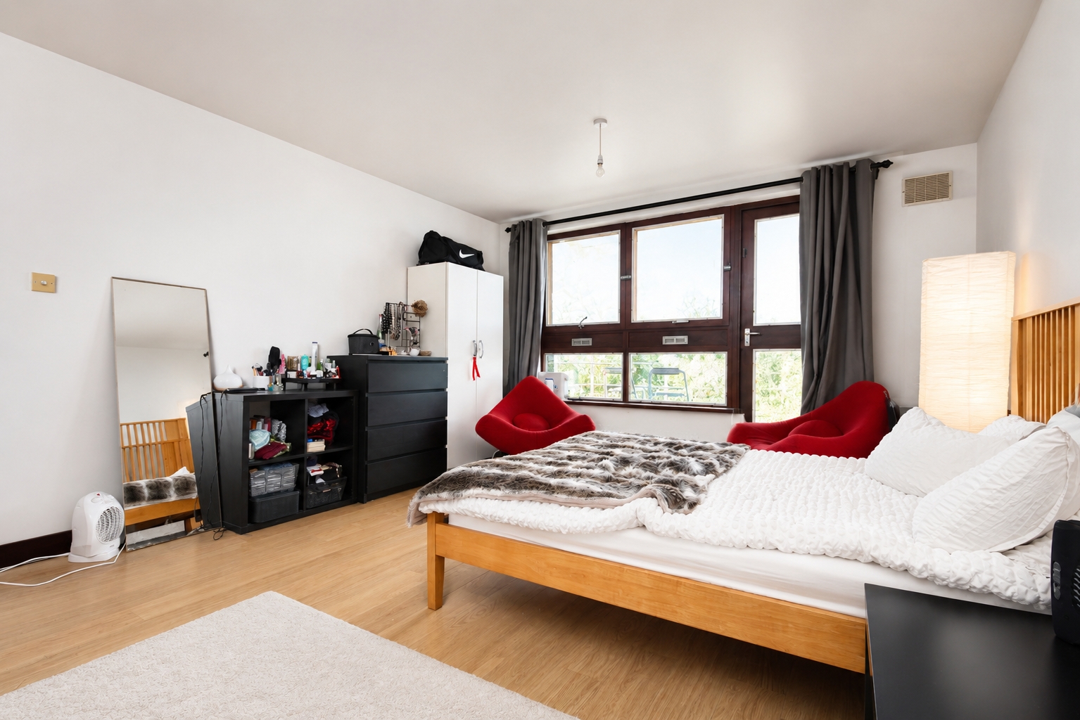 3 Bedroom Flat to rent in Camden Road, Camden Town, London, NW1