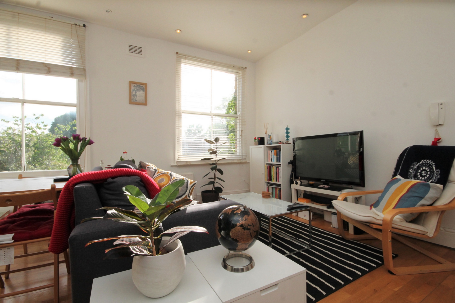 2 Bedroom Flat to rent in Hartham Road, Islington, London, N7