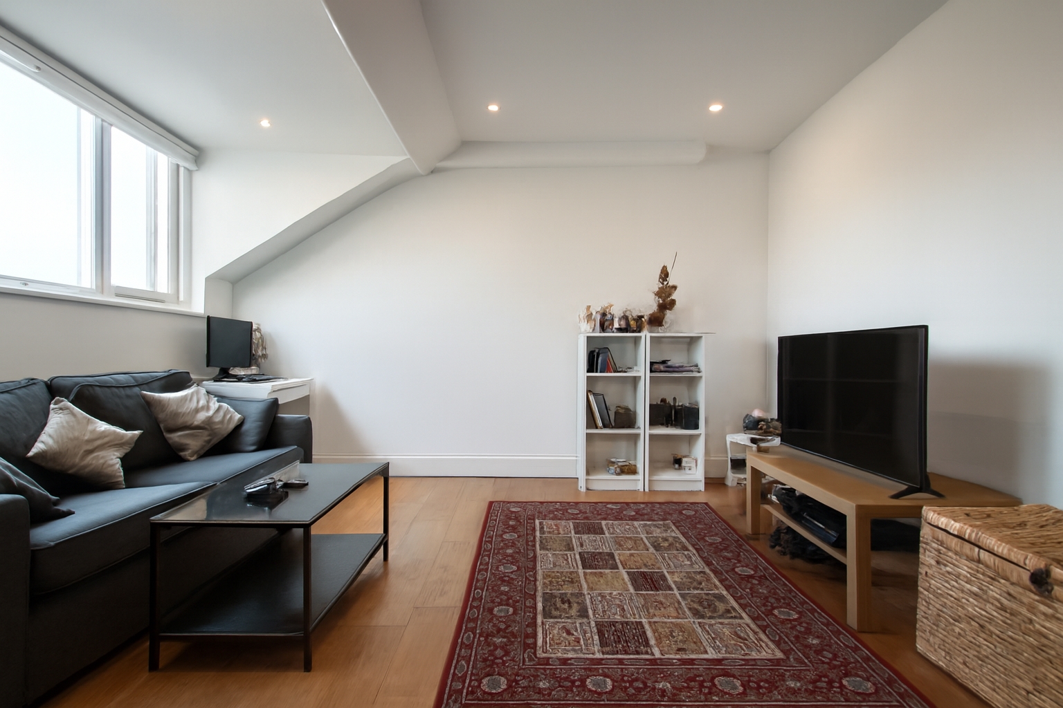 1 Bedroom Flat to rent in Burghley Road, Kentish Town, London, NW5