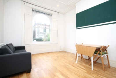 2 Bedroom Flat to rent in Beacon Hill, Islington, London, N7