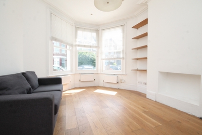 3 Bedroom Flat to rent in Carlingford Road, Harringey, London, N15