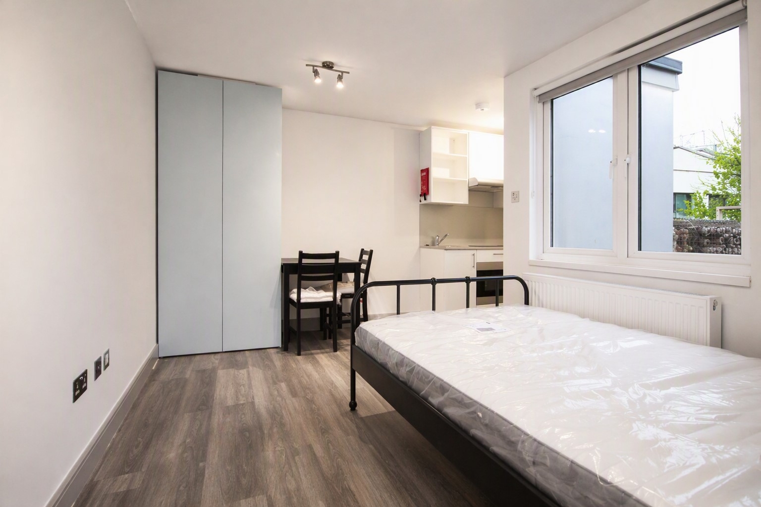 1 Bedroom Studio to rent in Camden High Street, Camden Town, London, NW1