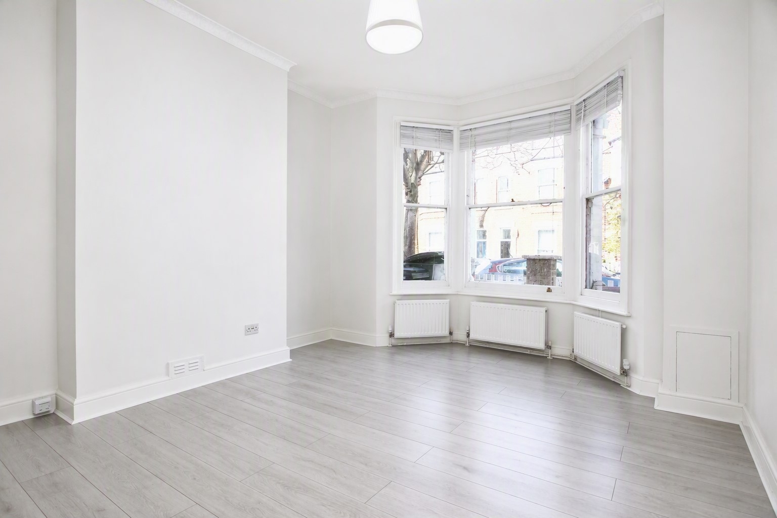 1 Bedroom Flat to rent in Dynham Road, West Hampstead, London, NW6