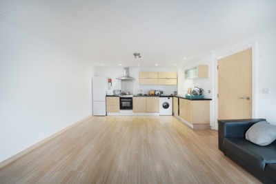 2 Bedroom Flat to rent in Abbey Road, Barking, London, IG11