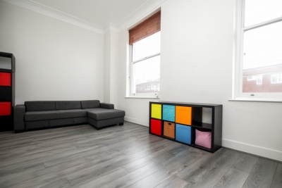 2 Bedroom Flat to rent in Warden Road, Kentish Town, London, NW5