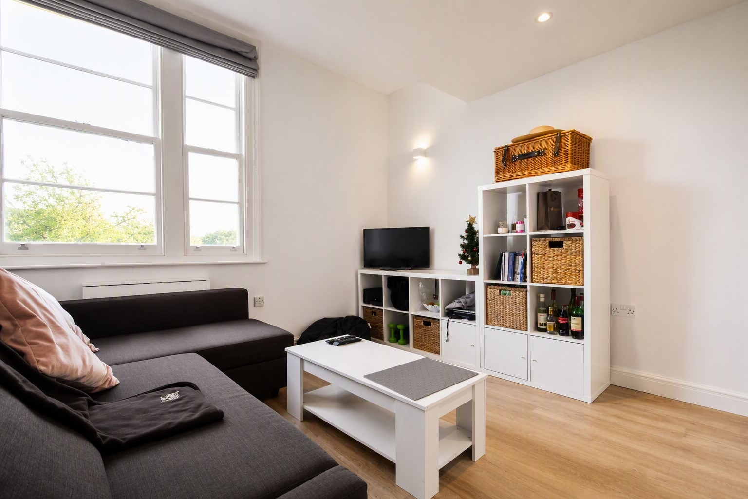 2 Bedroom Flat to rent in Caledonian Road, Islington, London, N1