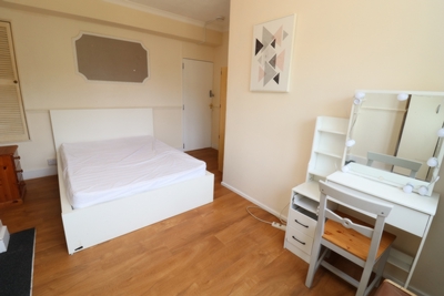 Double Room to rent in George Belt House, Smart Street, Bethnal Green, London, E2