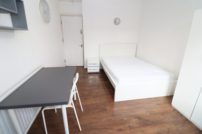 Double room - Single use to rent in Glengarnock Avenue, Island Gardens, London, E14