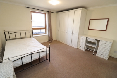 Ensuite Double Room to rent in Meridian Place, South Quay, London, E14