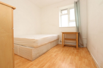Double room - Single use to rent in Ashcombe House, Devons Road, Bromley by Bow, London, E3