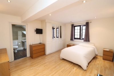 Ensuite Single Room to rent in St Georges Square, Limehouse, London, E14