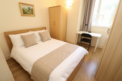 Ensuite Double Room to rent in 126 Duckett Street, Stepney Green, London, E1