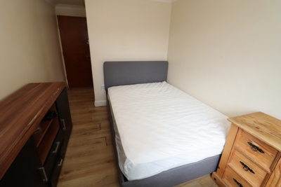 Ensuite Single Room to rent in Alexandra Road, Wood Green, London, N8