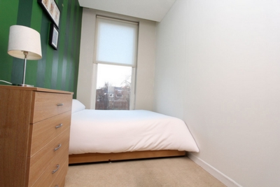 Double room - Single use to rent in 2a Birchfield Street, Westferry, London, E14