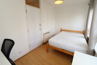 Double room - Single use to rent in Yarrow House, Crossharbour, London, E14