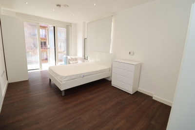5 Bedroom Double Room to rent in Samuel Building, 9 Frobisher Yard, London City Airport,Gallions Reach, London, E16