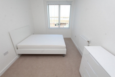 Double room - Single use to rent in Shakleton Way, London City Airport, London, E16