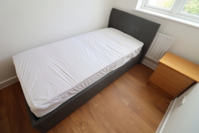 Single Room to rent in Old Bellgate Place, Crossharbour,Canary Wharf, London, E14