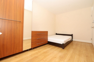 Double room - Single use to rent in Hind Grove, Poplar, London, E14