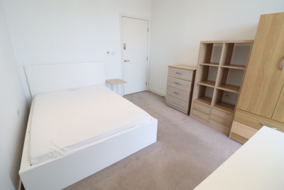 Double room - Single use to rent in Kingly Building,18 Woodberry Down, Manor House, London, N4